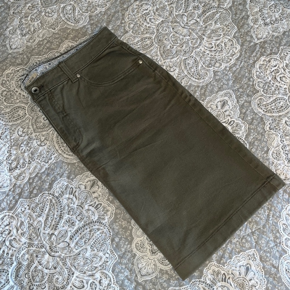Izod Skirt